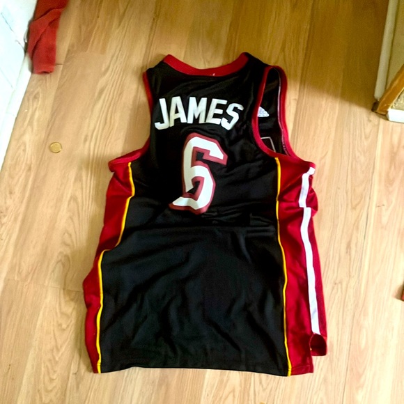 Lebron James Jersey - Picture 2 of 2